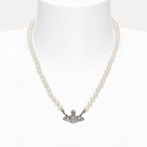 Vivienne Westwood PEARL NECKLACE